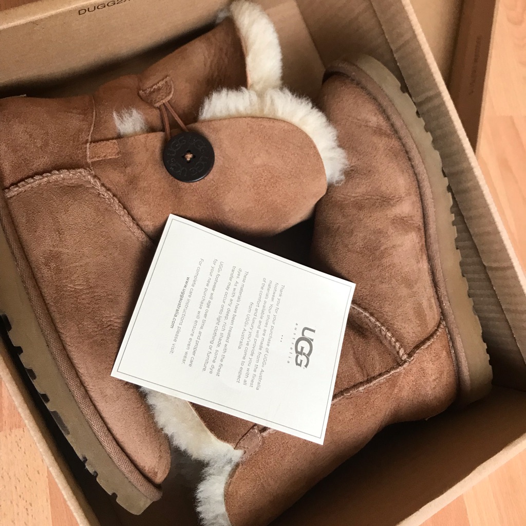 Ugg Bailey Button Tan